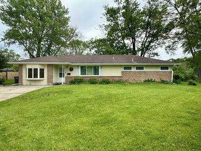 /international/us/8-waverly-court-park-forest-il-110108573468/