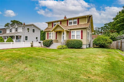 /international/us/21-bay-3rd-street-islip-ny-110119514870/