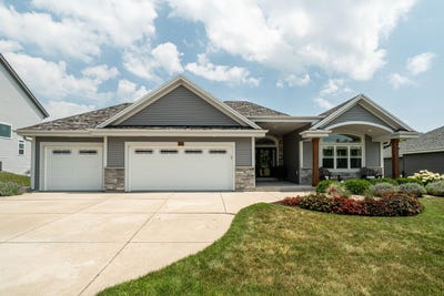 /international/us/437-chapel-hill-dr-johnson-creek-wi-110100781076/