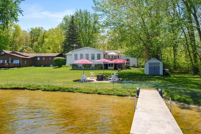 /international/us/51860-county-road-384-grand-junction-mi-110108063130/
