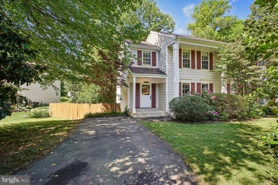 /international/us/10051-downeys-wood-court-burke-va-110108027585/