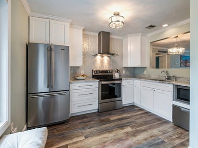 /international/us/330-sunderland-road-worcester-ma-110107826388/