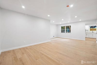 /international/us/8-james-street-new-brunswick-nj-110120579294/