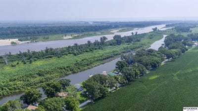 /international/us/4879-lake-shore-drive-tekamah-ne-110107828228/