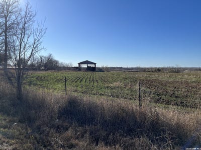 /international/us/10019-10017-hackelberg-rd-atascosa-tx-110120637899/