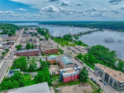 /international/us/720-1st-street-hudson-wi-110107211279/