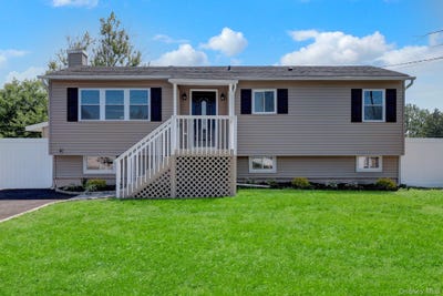 /international/us/3107-gull-avenue-medford-ny-110108144766/