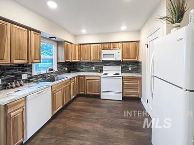 /international/us/307-elm-st-clarkston-wa-110108470931/