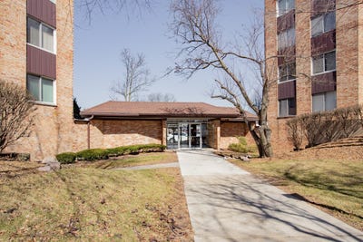 /international/us/1101-s-hunt-club-drive-mount-prospect-il-110107733067/
