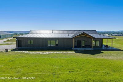 /international/us/64-golden-willow-road-lander-wy-110108932169/