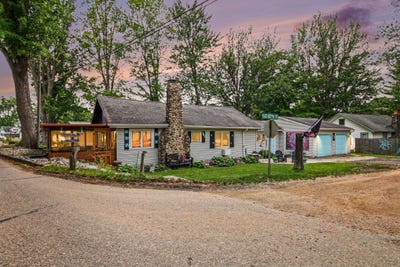 /international/us/2100-strait-tow-boulevard-crystal-mi-110109144038/