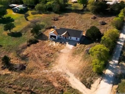/international/us/106-valley-oaks-kerrville-tx-110108494216/