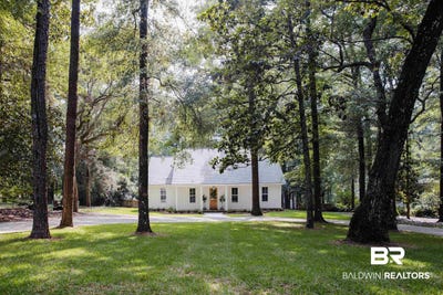 /international/us/23875-2nd-street-fairhope-al-110108537583/