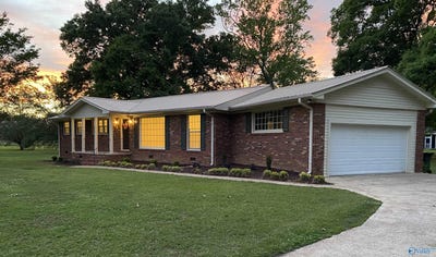 /international/us/303-van-buren-street-scottsboro-al-110107936044/