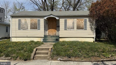 /international/us/222-liberty-avenue-winchester-va-110101245905/