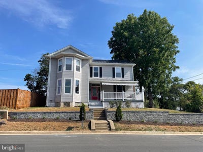 /international/us/27-w-11th-street-front-royal-va-110108681910/
