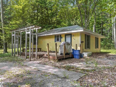 /international/us/3530-warren-road-beulah-mi-110101436364/