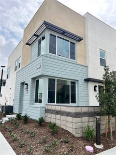 /international/us/3680-e-jacobson-paseo-12-ontario-ca-110098453007/