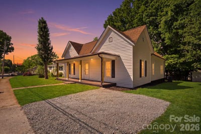 /international/us/630-n-davis-avenue-newton-nc-110107553376/