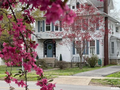 /international/us/221-w-poplar-street-harrisburg-il-110100247246/