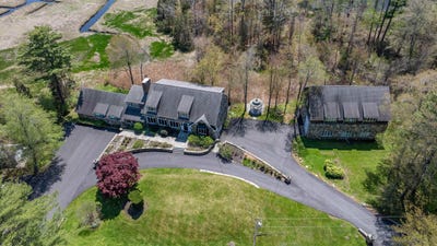 /international/us/51-depot-road-hampton-falls-nh-110106730176/