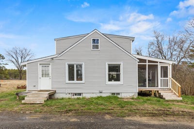 /international/us/1-straw-road-gorham-me-110107889382/