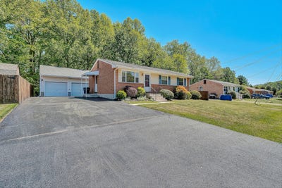 /international/us/2725-beaver-brook-rd-salem-va-110107475840/
