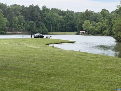 /international/us/montview-dr-lot-b-and-c-ruckersville-va-110104440757/