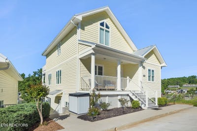 /international/us/185-w-deer-village-lane-lafollette-tn-110107820356/