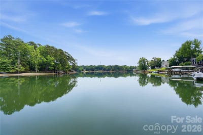 /international/us/1113-palmyra-drive-tega-cay-sc-110108382513/
