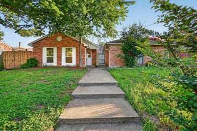 /international/us/428-dollins-street-cedar-hill-tx-110108683517/