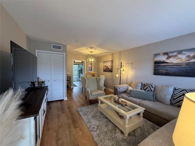 /international/us/22-abbey-lane-delray-beach-fl-110106476673/