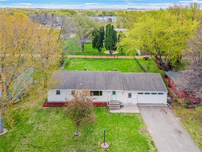 /international/us/1324-valley-street-chaska-mn-110107849586/