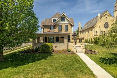 /international/us/1303-11th-street-monroe-wi-110108445215/