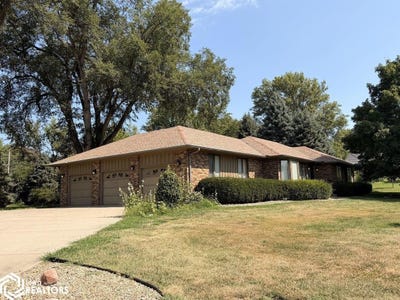/international/us/102-sleepy-hollow-drive-shenandoah-ia-110109548006/