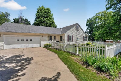 /international/us/522-andrews-street-nashua-ia-110108551483/