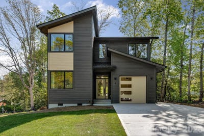 /international/us/8-campbell-street-black-mountain-nc-110107571413/