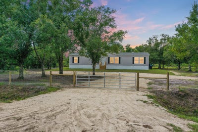 /international/us/17018-260th-street-okeechobee-fl-110101348325/