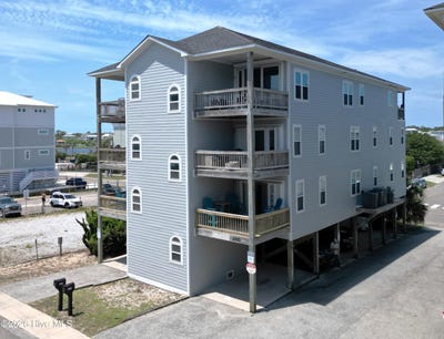 /international/us/300-carolina-beach-avenue-s-carolina-beach-nc-110108610043/