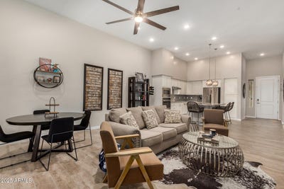 /international/us/15550-s-5th-avenue-phoenix-az-110098959101/