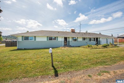 /international/us/415-e-spruce-street-sequim-wa-110108232063/