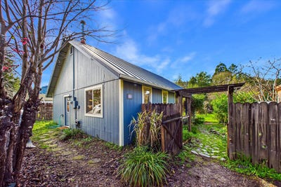 /international/us/190-pine-street-redway-ca-110105701449/