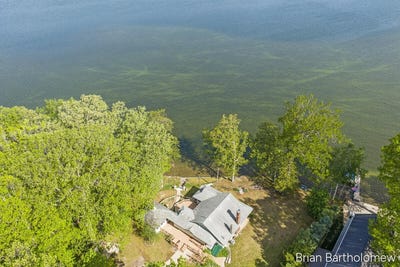 /international/us/2550-lakeside-drive-stanton-mi-110108179807/