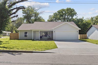 /international/us/803-n-elm-street-nevada-mo-110108168257/