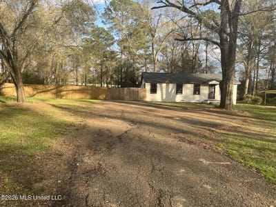/international/us/5552-terry-road-jackson-ms-110106186363/