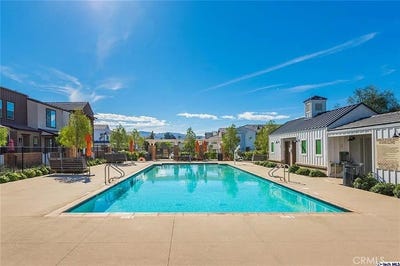 /international/us/122-red-brick-simi-valley-ca-110119315044/