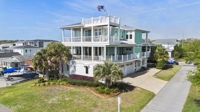 /international/us/302-s-fourth-avenue-kure-beach-nc-110098759174/