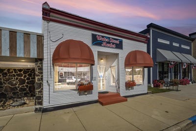 /international/us/432-w-water-street-princeton-wi-110102311118/
