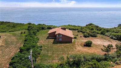/international/us/1035-mohegan-trail-block-island-ri-110106282189/