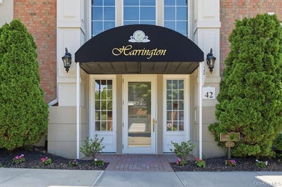 /international/us/318-roosevelt-way-westbury-ny-110108507758/